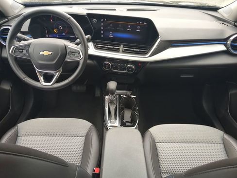 Used 2025 Chevrolet Trax LT w/ LT Convenience Package image 14