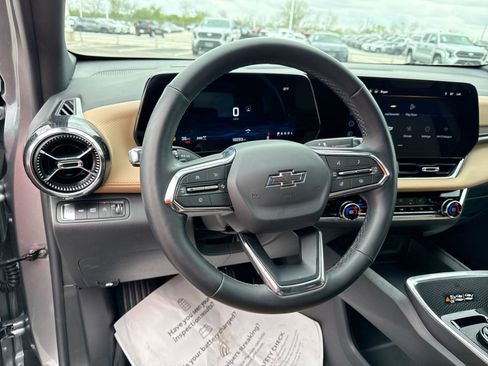 Used 2025 Chevrolet Equinox ACTIV w/ Safety and Technology Package image 11