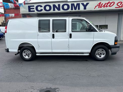 Used 2025 GMC Savana 2500 w/ Driver Convenience Package RWD image 2