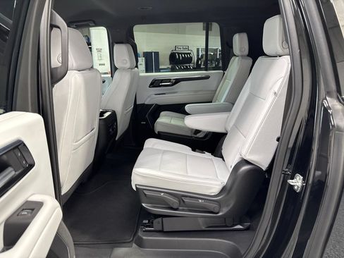 Used 2025 Chevrolet Suburban Premier AWD/4WD image 52