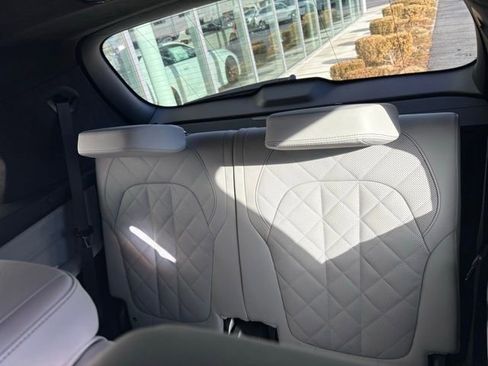 Used 2025 BMW X7 xDrive40i w/ Climate Comfort Package image 12