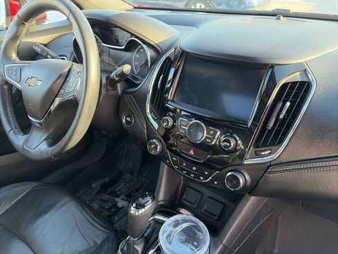 Used 2017 Chevrolet Cruze Premier image 12