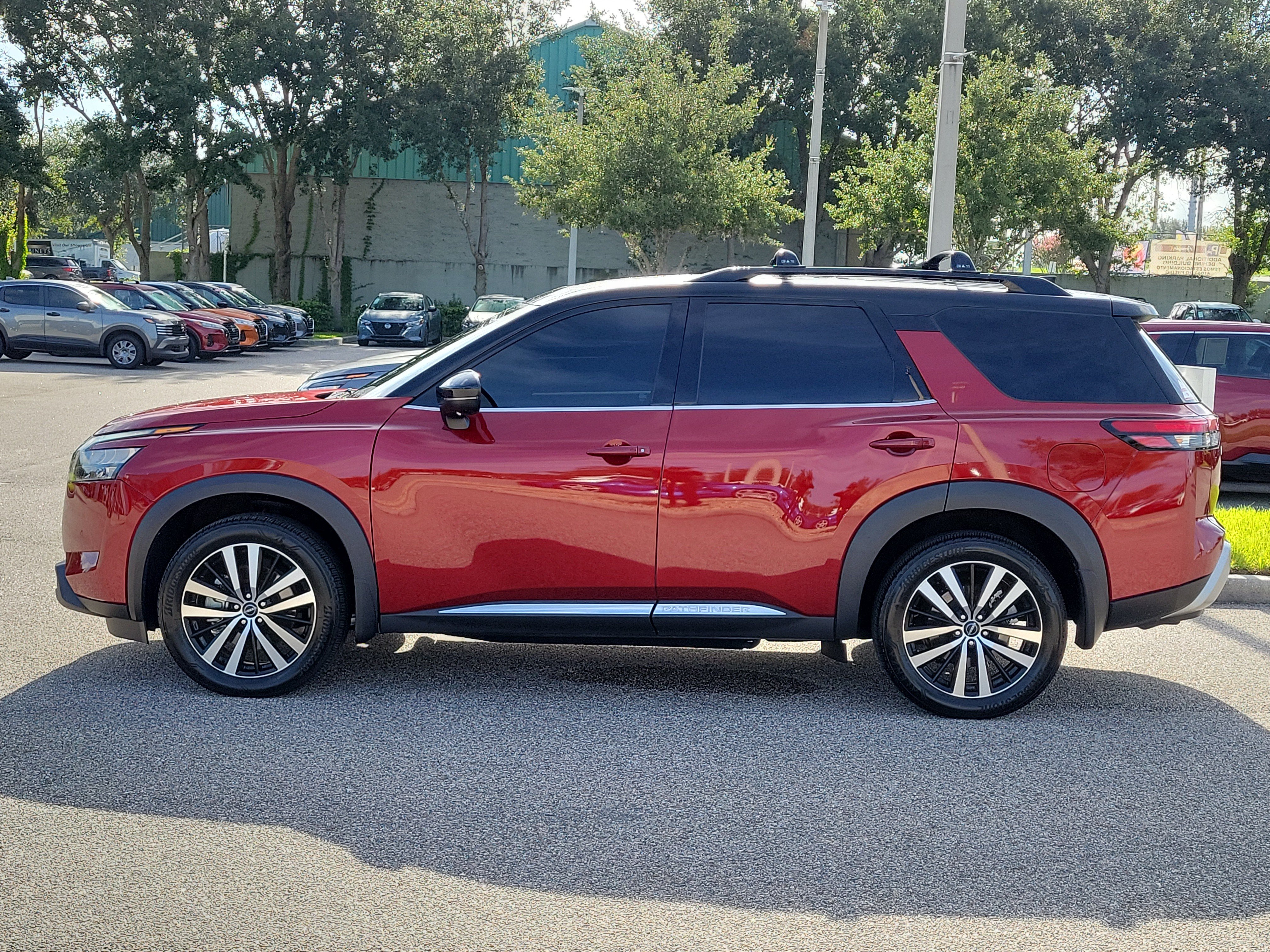 Certified 2025 Nissan Pathfinder Platinum w/ Cargo Package AWD/4WD image 9