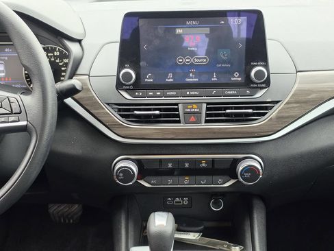 Certified 2025 Nissan Altima 2.5 SV FWD image 17