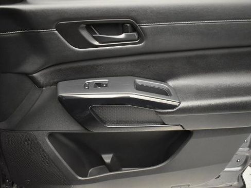 Certified 2025 Nissan Pathfinder SV FWD image 20