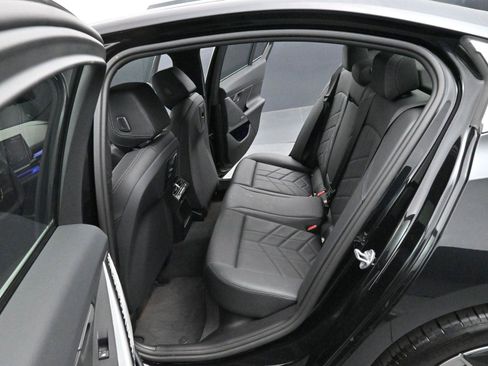 Used 2024 BMW i5 eDrive40i w/ M Sport Package image 31