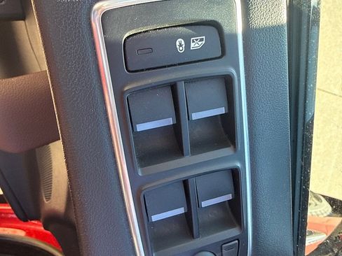 Used 2020 Jaguar F-PACE S image 19