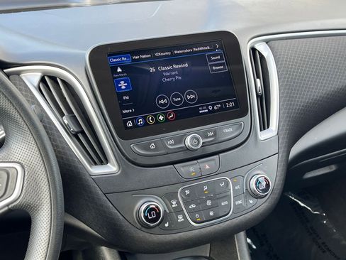 Used 2024 Chevrolet Malibu LT image 17