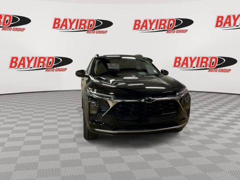 Used 2024 Chevrolet Trax LT w/ Sunroof Package FWD image 3