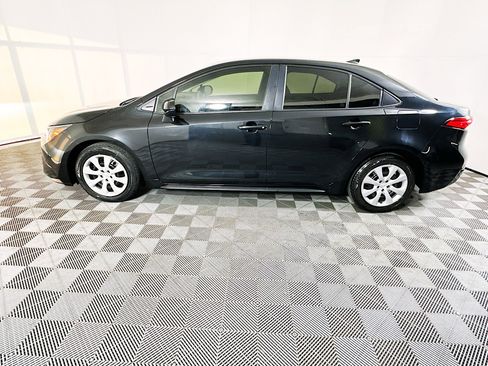 Used 2022 Toyota Corolla LE image 6