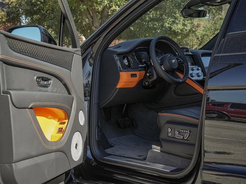 New 2025 Bentley Bentayga image 17