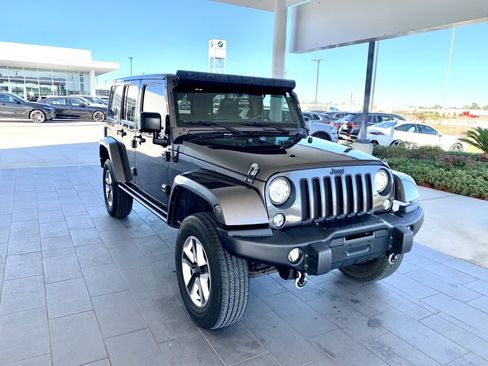 Used 2017 Jeep Wrangler Unlimited Sahara image 3