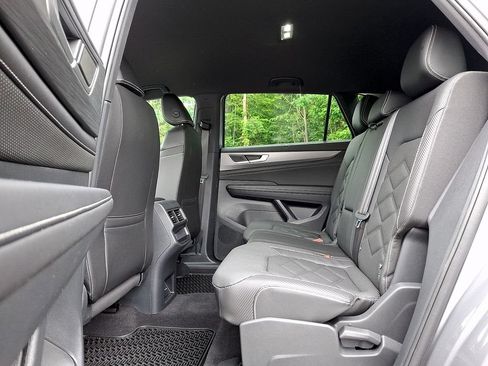 Certified 2025 Volkswagen Atlas Cross Sport SE AWD/4WD image 10