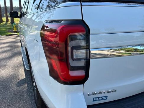 Used 2022 Ford Expedition Limited RWD image 13