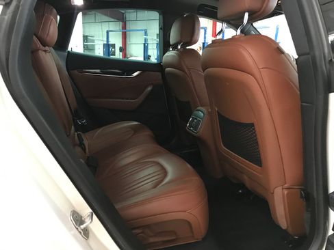 Used 2021 Maserati Levante image 12