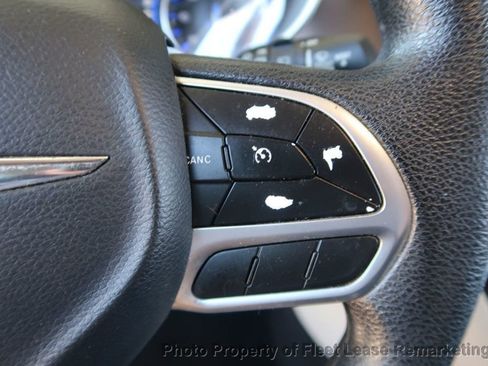 Used 2020 Chrysler Voyager Lxi FWD image 38