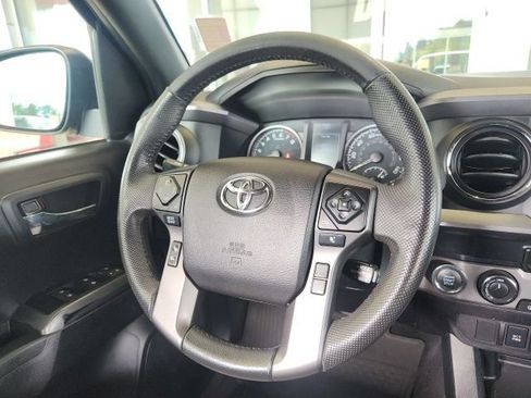 Certified 2021 Toyota Tacoma TRD Off-Road AWD/4WD image 18