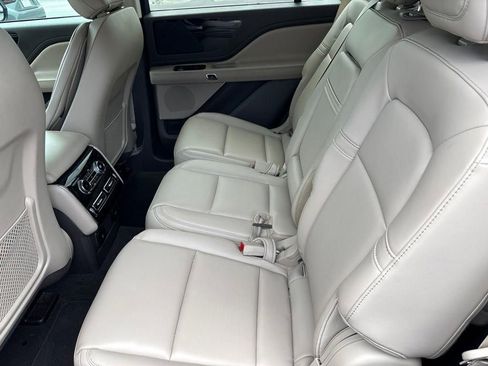 Used 2023 Lincoln Aviator AWD w/ Class IV Trailer Tow Package image 9