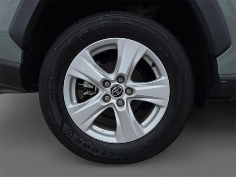 Used 2021 Toyota RAV4 XLE w/ Convenience Package image 10