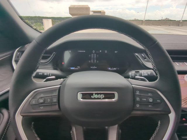 New 2027 Jeep Grand Cherokee Limited RWD image 30