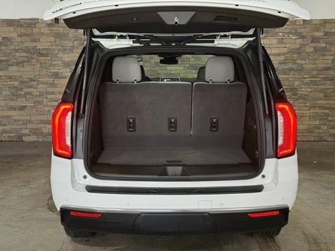 Used 2023 GMC Yukon SLT w/ SLT Luxury Package image 8