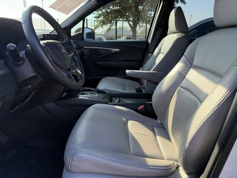 Used 2023 Honda Passport EX-L image 10