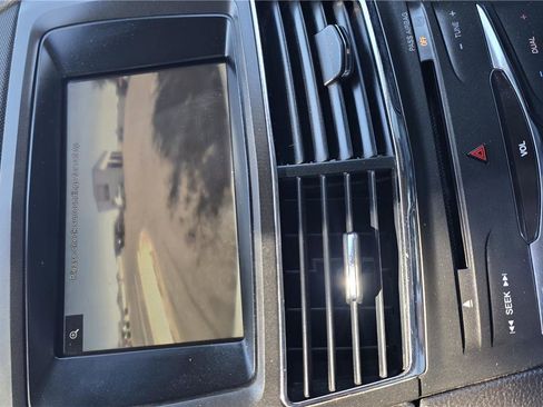 Used 2013 Lincoln MKT AWD image 20