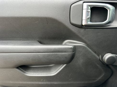 Used 2024 Jeep Gladiator Sport image 11