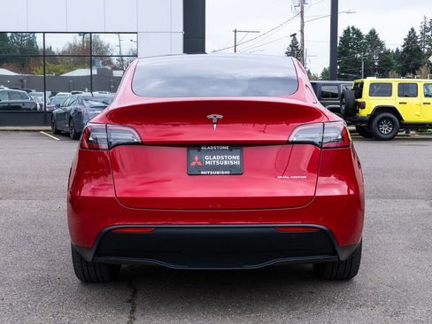 Used 2022 Tesla Model Y Long Range AWD/4WD image 5