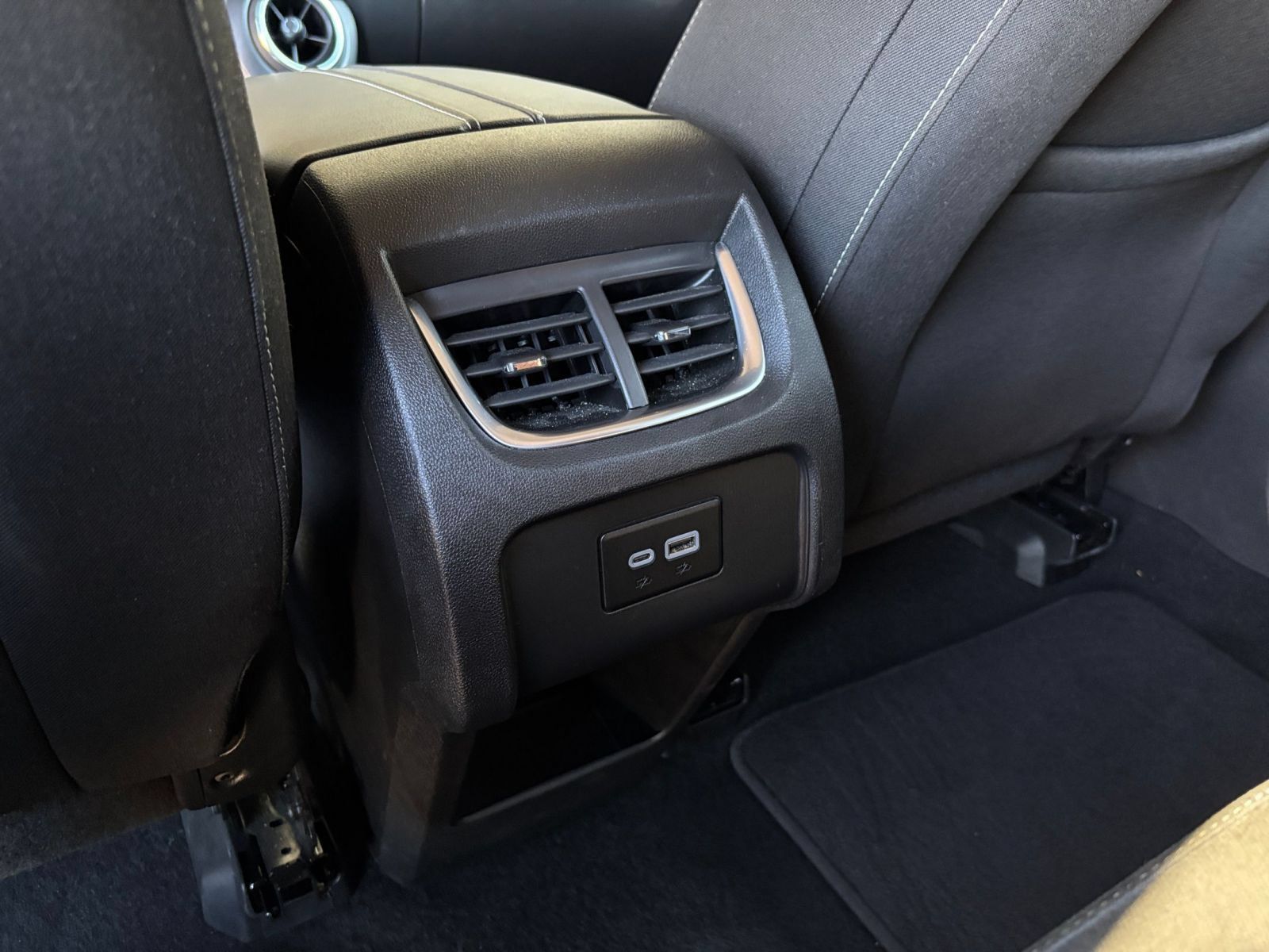 Used 2025 Chevrolet Blazer LT FWD image 22