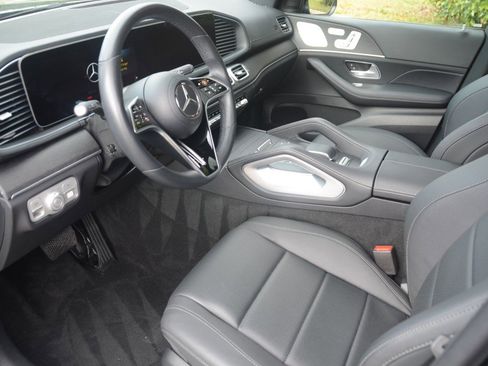 Used 2024 Mercedes-Benz GLS 450 4MATIC image 2