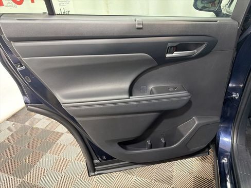 Used 2025 Toyota Highlander XSE AWD/4WD image 19