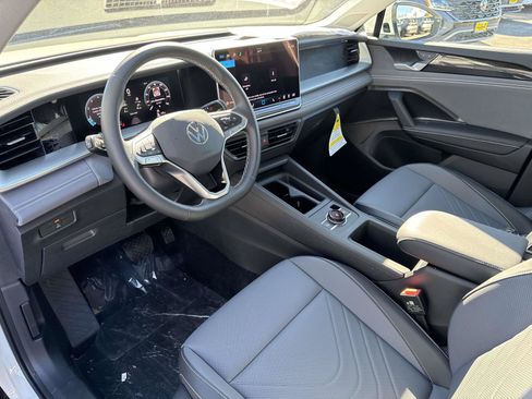 New 2026 Volkswagen Tiguan SE FWD image 12