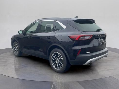 Used 2023 Ford Escape SE image 3