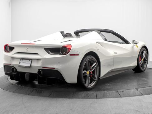 Used 2018 Ferrari 488 Spider RWD image 3