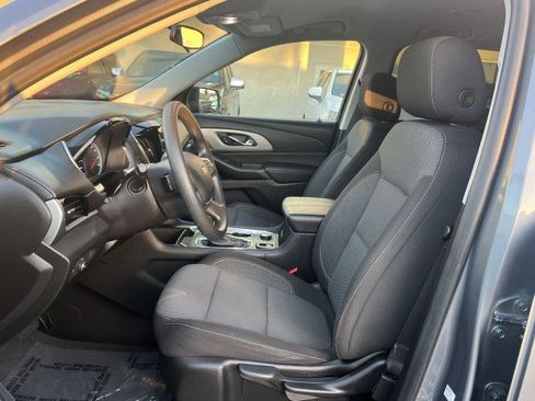 Used 2021 Chevrolet Traverse LS image 18