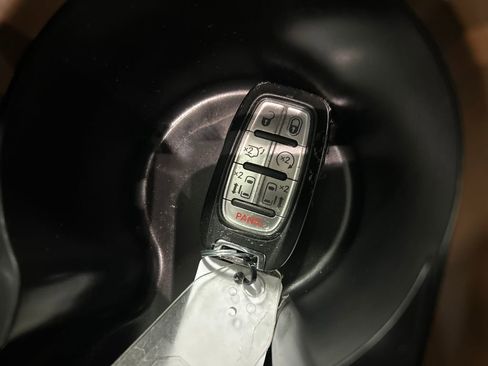 Used 2018 Chrysler Pacifica Limited w/ Tire & Wheel Group image 22