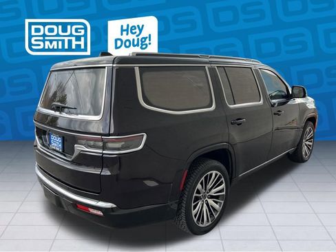 Used 2023 Jeep Grand Wagoneer Series III AWD/4WD image 6
