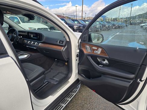Used 2026 Mercedes-Benz GLS 450 4MATIC image 13
