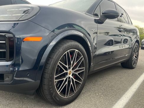 Used 2024 Porsche Cayenne S AWD/4WD image 8