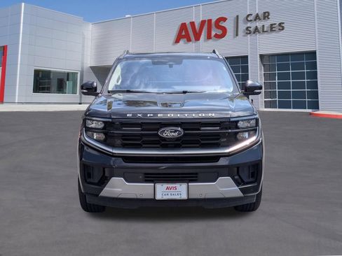 Used 2025 Ford Expedition Platinum AWD/4WD image 2