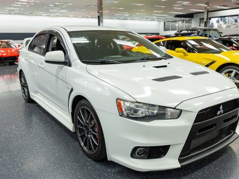 Used 2011 Mitsubishi Lancer Evolution GSR image 3