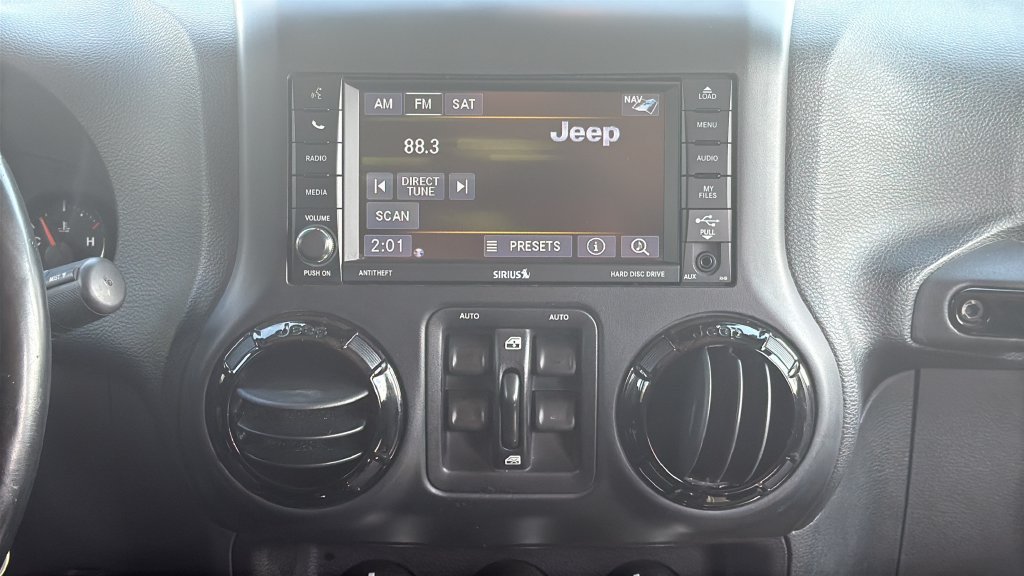 Used 2016 Jeep Wrangler Unlimited Sahara w/ Dual Top Group AWD/4WD image 13