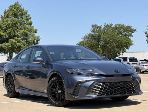 Used 2026 Toyota Camry SE FWD image 2