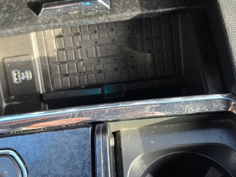 Used 2022 Ford Expedition Max Limited image 32