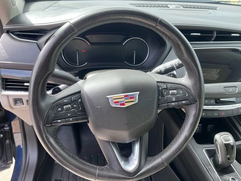 Used 2019 Cadillac XT4 Premium Luxury AWD/4WD image 17