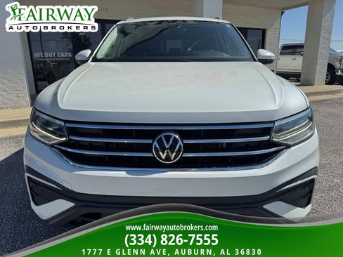 Used 2023 Volkswagen Tiguan SE AWD/4WD image 3
