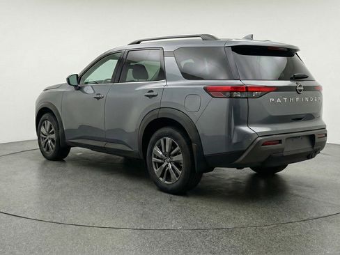 Used 2025 Nissan Pathfinder SV image 6