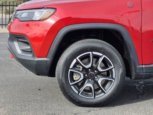 Certified 2025 Jeep Compass Trailhawk AWD/4WD image 6