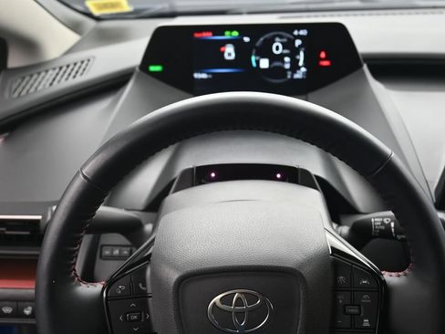 Used 2026 Toyota Prius Plug-In Hybrid FWD image 9